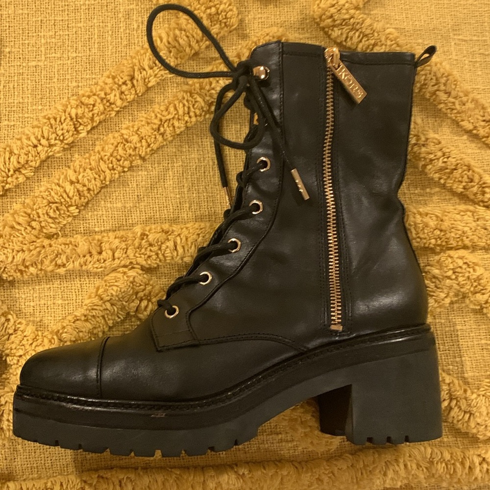 Boots - Picture 4 of 5